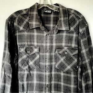 Vans relaxed fit men’s ultralight flannel shirt. Size medium